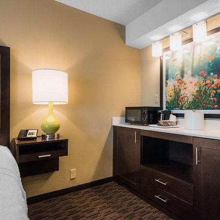 Hampton Inn Meridian Exterior photo